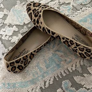 Skechers Air cooled  MemoryFoam Leopard print flats